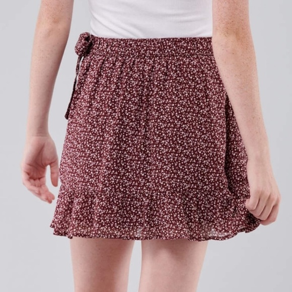 NWT Hollister Ultra High Rise Mini Floral Red Skirt - Picture 2 of 7